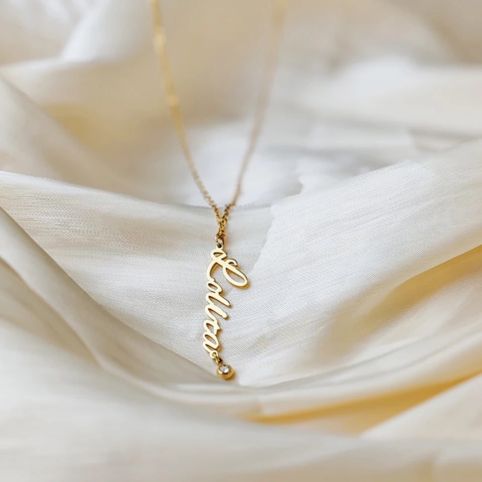 personalisierte Namenskette mit Geburtsstein -Name vertikal-