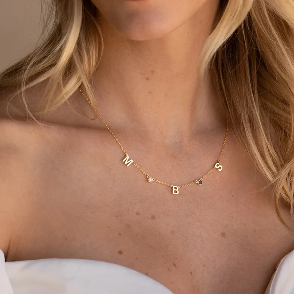 Buchstabenkette mit Geburtssteinen