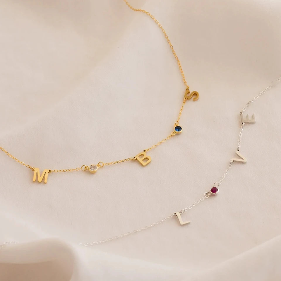 Buchstabenkette mit Geburtssteinen