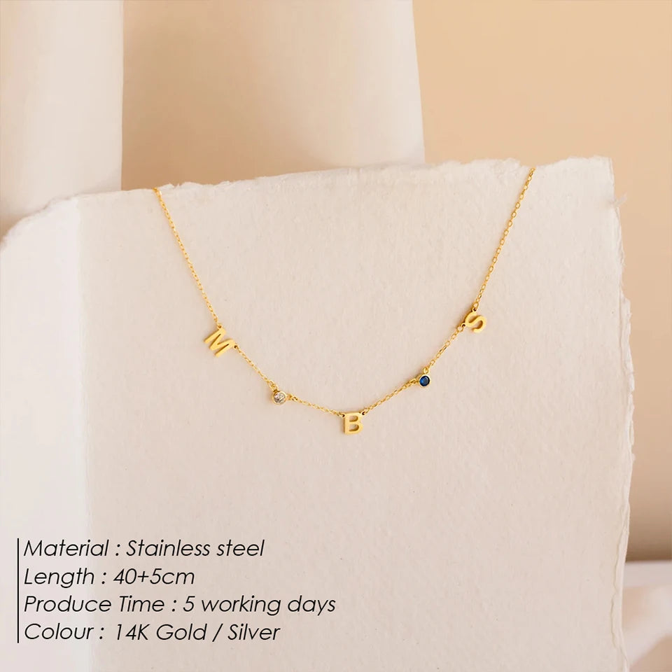 Buchstabenkette mit Geburtssteinen