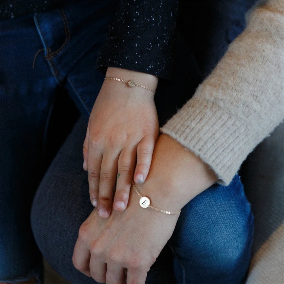 Coin Armband mit Buchstaben Gravur