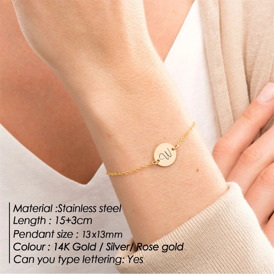 Coin Armband mit Buchstaben Gravur