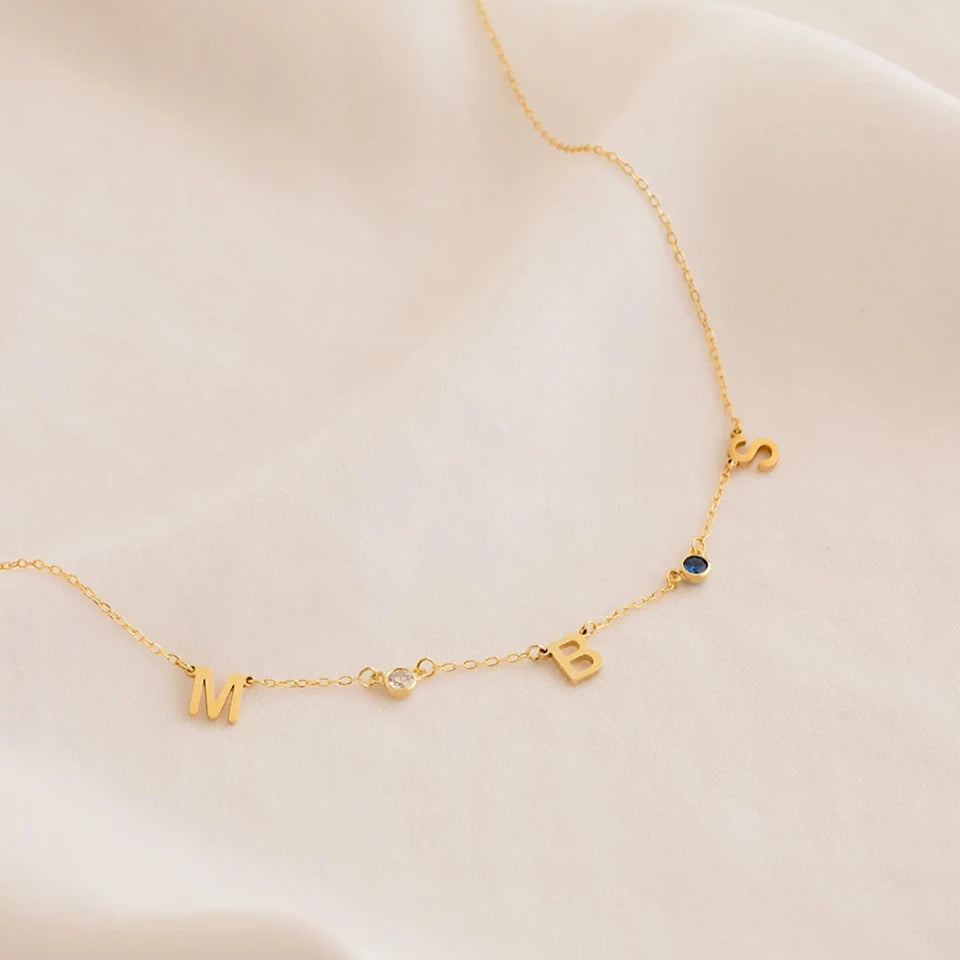 Buchstabenkette mit Geburtssteinen